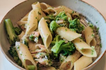 penne with peperoncino, broccoli, smoked salmon and little pecorino romano cubes