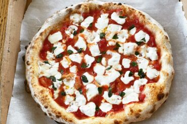 My most recent neo Neapolitan cooked in Ooni koda 16. Doesn’t quite follow all the Neapolitan rules but it was very tasty. 75% hydro 40% polish preferment.