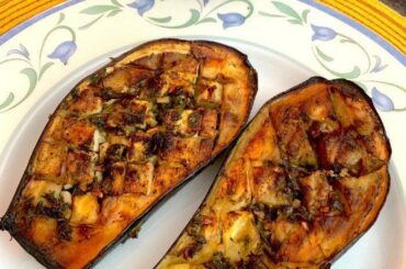 Melanzane alla Sassarese is a classic Sardinian eggplant dish from Sassari. With just 4 ingredients (eggplant, garlic, salt and parsley) this is summer on a plate. Delicious!