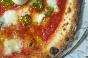 pizza margherita 🍕 cooked in wood fired oven