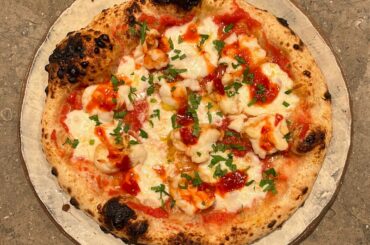 Seafood pizza 🍕 I had a crack…