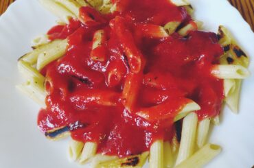 Burnt pasta with strawberry sauce