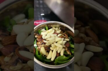 Basil pesto pasta #shorts #food #vegetarian #pasta #italy #italianfood #italia #italian #cooking