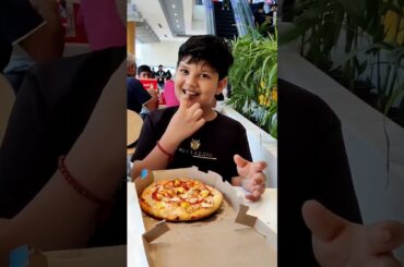 Domino's pizza | vegas mall delhi | pizza party |#shorts #youtubeshorts #delhi #dominospizza #food