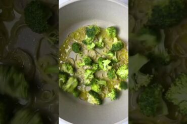 Broccoli & Salmon Pasta#shorts#recipes#cooking#youtubeshorts#broccoli#salmon#trending#subscribe