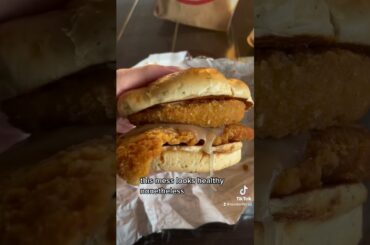 Trying Wendy’s *NEW* Italian Mozzarella Chicken Sandwich!