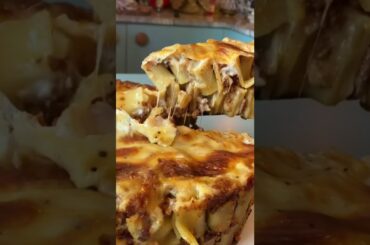 #triggerwarning Does @hughwoodward ‘s trypophobia lasagna make you feel funny? #shorts