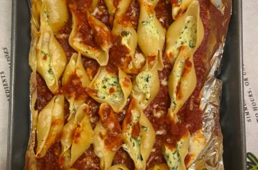 Stuffed shells with ricotta, spinach and pecorino