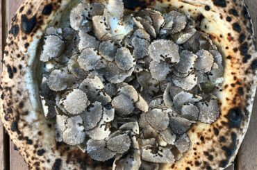 Sourdough pizza with truffle, ricotta, lemon zest and e.v.o.o 🍕❤️