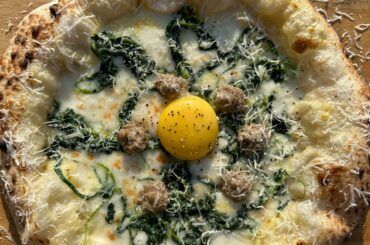 [Homemade] 72 hours pre fermented Neapolitan pizza with a cream based sauce blanched spinach dried shiitake cream and an egg yolk.