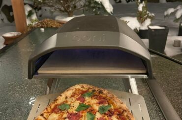 48 hour sourdough Neapolitan pizza Mozzarella, spicy salami, pineapple, basil and chilli flakes