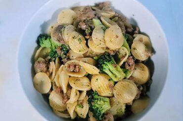 orecchiette con salsiccia e broccoli