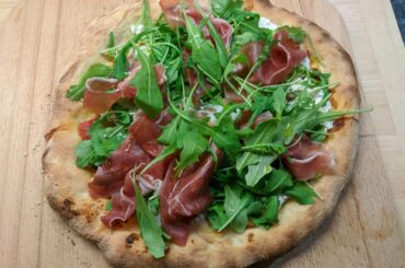 Pizza with Rucola, Prosciutto crudo & Ricotta
