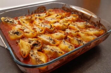 Conchiglioni ripieni. Ricotta and mushroom filling.