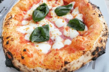 Sourdough poolish margherita