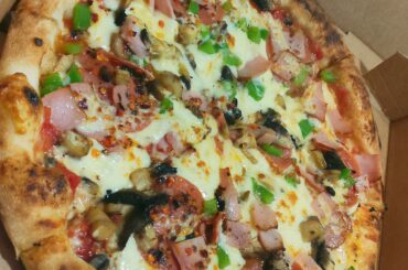 Neapolitan Style Pizza 🍕 making people smile