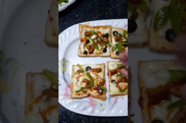 Mini bread Pizza Recipe by furqan food secrets || @village handi roti
