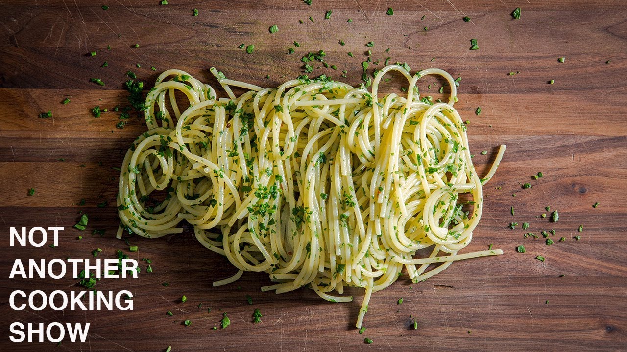 how to make SPAGHETTI AGLIO E OLIO like an ITALIAN how to make SPAGHETTI AGLIO E OLIO like an ITALIAN