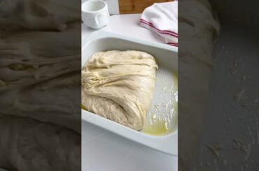 My favorite bread recipe! Focaccia bread recipe... Italian food recipes #shorts