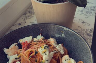 Pasta burrata with saliccia