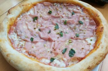 Sunday twins, mortadella/pistacchio & 4 formaggi. Same as last week, will definitely do that again.