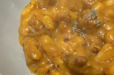 Gnocchi with zuccia e salsiccia
