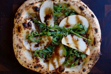 Parmesan cream base, fennel sausage, arugula, honey crisp apple, balsamic drizzle. One of my new favorites after this weekend.