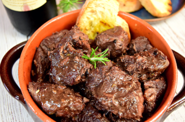 Traditional Tuscan Peposo | Renaissance recipe of beed braised in red wine with loads of black pepper