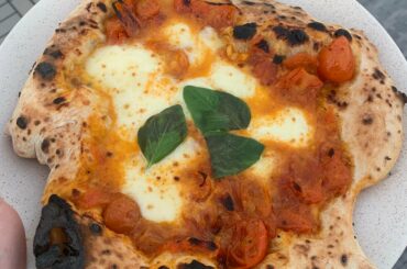 First time using the gas attachment on my Ooni Karu. 10% protein flour, 70% hydration, RT 10 hours (20 degrees Celsius), Fridge 12 hours.