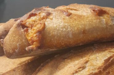 Have you ever eaten Beer& Cheese Bread? It has been my very first time and I have found it tasty and appetizing.. Highly recommeded!!!