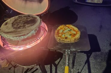 Neapolitan style kamado pizza - now with a dome flame 😅