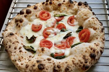 50%Tipo1, 50%Tipo0. 70%Hydration. 2.2%Salt. 0.1%Fresh yeast. 80h total fermentation. Baked in a Alfa One oven