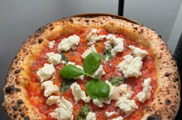 Pizza Margherita (moz added post cook!)