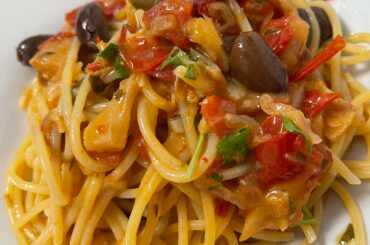 Pasta con Baccalà, pomodori e olive taggiasche. By mia nonna ❤️