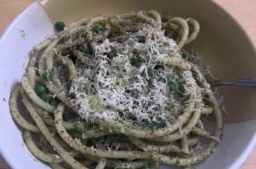 Mezzanelli with peas and pesto