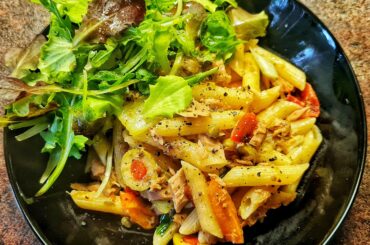 Penne with tuna, bell pepper, tomato, green olives stuffed with chili, fresh salad