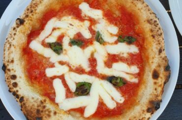 Few Neapolitan style Pizza. 69% Hydration, Caputo Cuoco and Manitoba (25%)