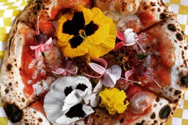 Made this pizza at a festival ! Pretty flowers