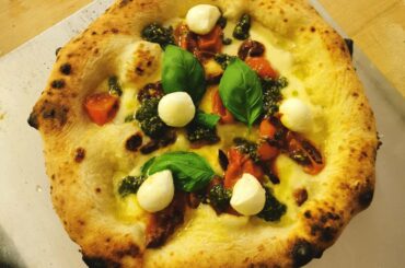 Bianco with Mozarella&Parmegiano, Pistachio Pesto, sautéed tomatoes&olives, Mozarella Balls