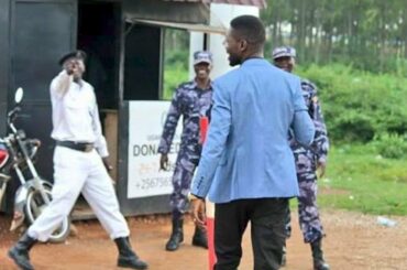 BOBI WINE TAKYALI WAKUSAAGA, ABASERIKALE BAFUDDE ESSANYU BWABAKYALIDDEKO NEBAWAYAAMU