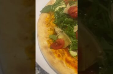 shorts pizza burrata