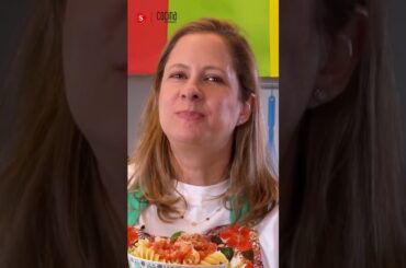 Con un toque italiano, aprenda a preparar una salsa napolitana para la pasta.