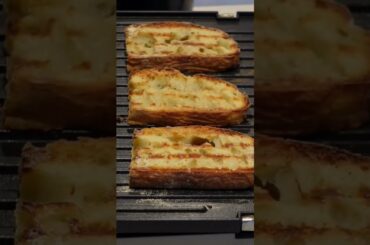TUSCAN GARLIC BREAD -Traditional Italian recipe "Fettunta" #shorts #recipes