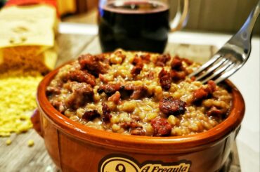 Fregula risottata con salsiccia e pecorino sfumata al cannonau