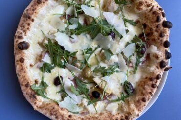 Fiore, Salami Napoli, Olives, Artichoke, Rocket & Pecorino.