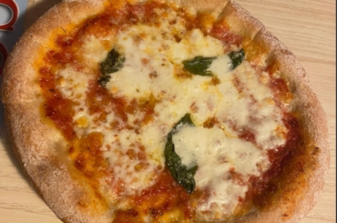 home oven, 250c, 2 day fermentation, with pizza stone, I put the sauce first and let it cook for maybe 4 mins (didnt count) then put the cheese and let it cook for maybe another 4 mins (didnt count)