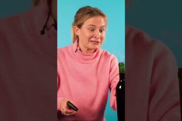 So geht eine Weinflasche ohne Korkenzieher auf | Mehr Hacks auf instagram.com/zdfbesseresser #shorts