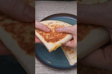 I can't stop eating this #tortilla recipe! #shortsyoutube #shorts #asmr #cheap #breakfast