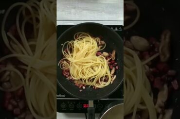 How to Cook a Carbonara With Shiitake Mushrooms #shorts