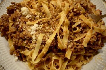 Tagliatelle bolognese and arrabbiata (with a bit of shallot)